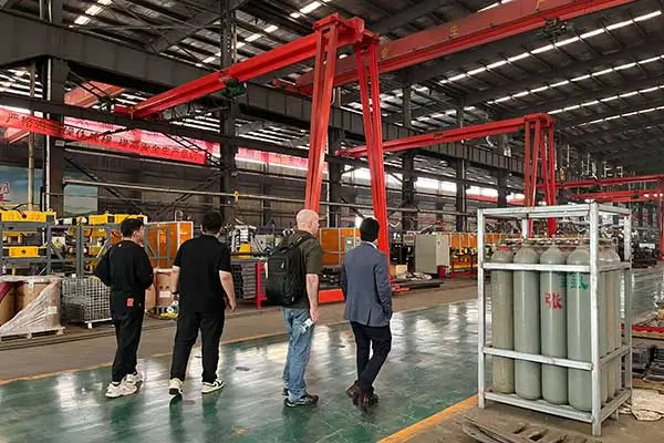 DADE Machinery factory with gantry crane systems for structural steel lifting equipment assembly