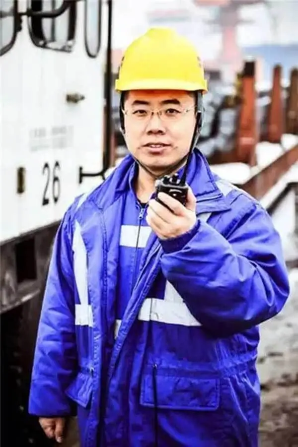 DADE Machinery international after-sales team providing global technical support for aerial lifts