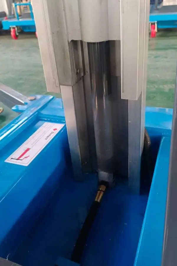 High-strength aerospace aluminum alloy mast extrusion and lifting chain