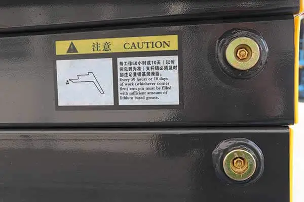 Operational caution warning label plate on hydraulic lifting equipment