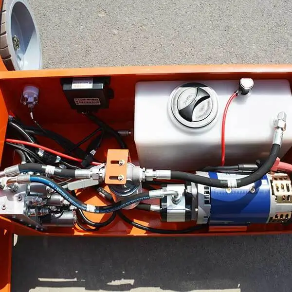 Hydraulic motor pump assembly and fluid tank layout inside lift chassis